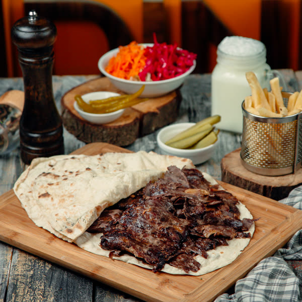 Antakya usulü dürüm döner, turşu ve patates