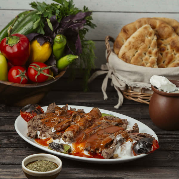 Tereyağlı soslu İskender tabağı