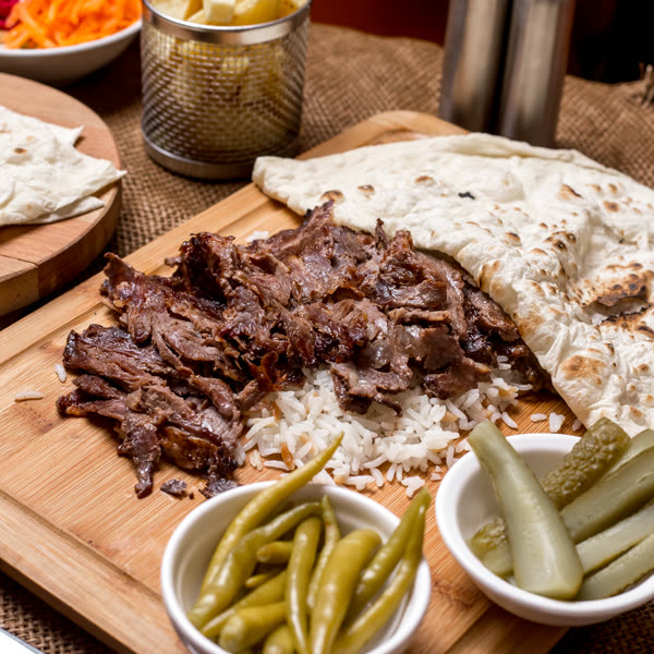 Pilav üstü et döner tabağı