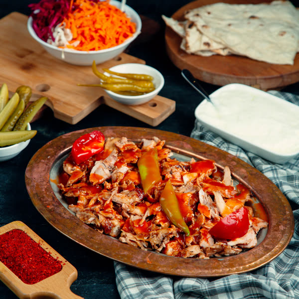 Domates soslu tavuk döner tabağı