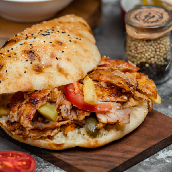 Ekmek arası tavuk döner