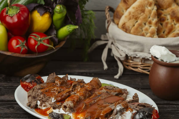 İskender — Defne Yaprak Döner