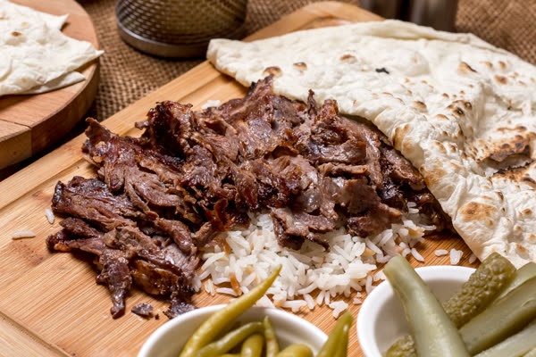 Pilav Üstü Döner — Defne Yaprak Döner