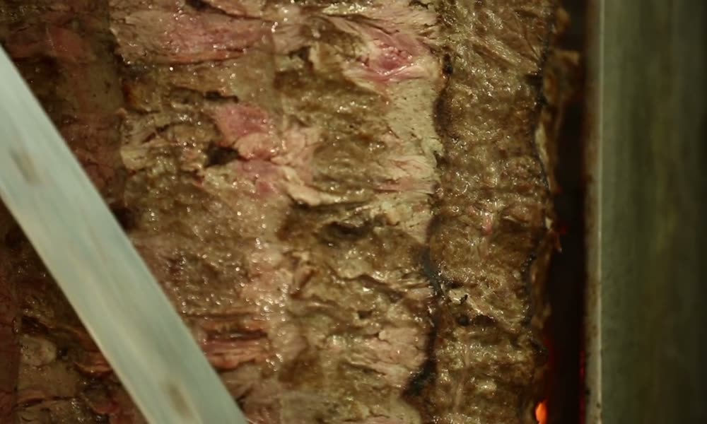 Ustamızın bıçağından ocakta kesilen gerçek yaprak et döner — Defne Yaprak Döner